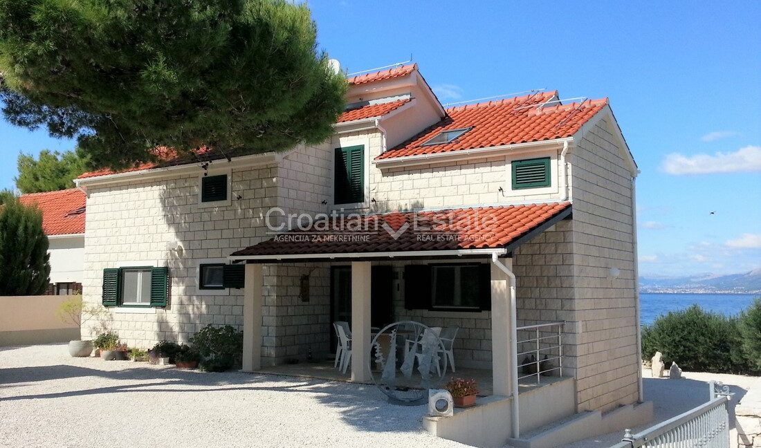 croatia-brac-villa-seafront-sea-view-pool-sale(119)