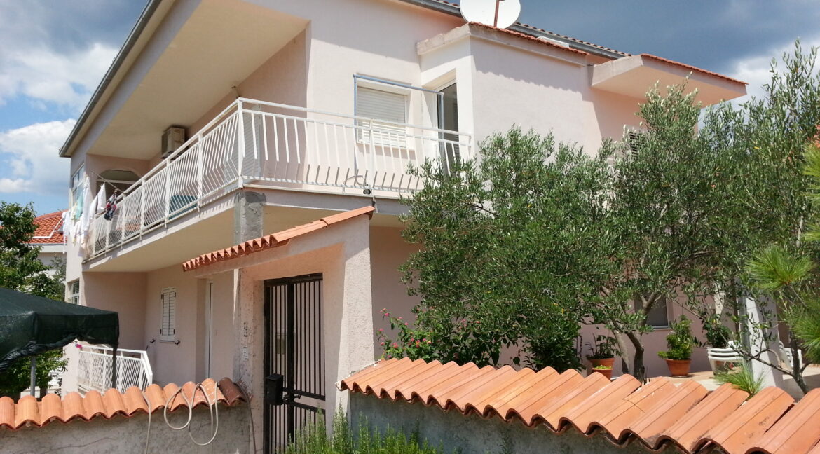 croatia-ciovo-family-home-near-sea-sale(101)