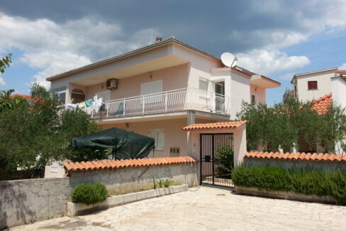 croatia-ciovo-family-home-near-sea-sale(102)