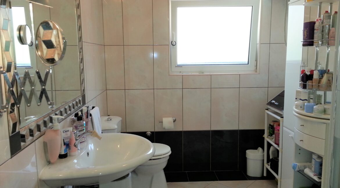 croatia-ciovo-family-home-near-sea-sale(111)