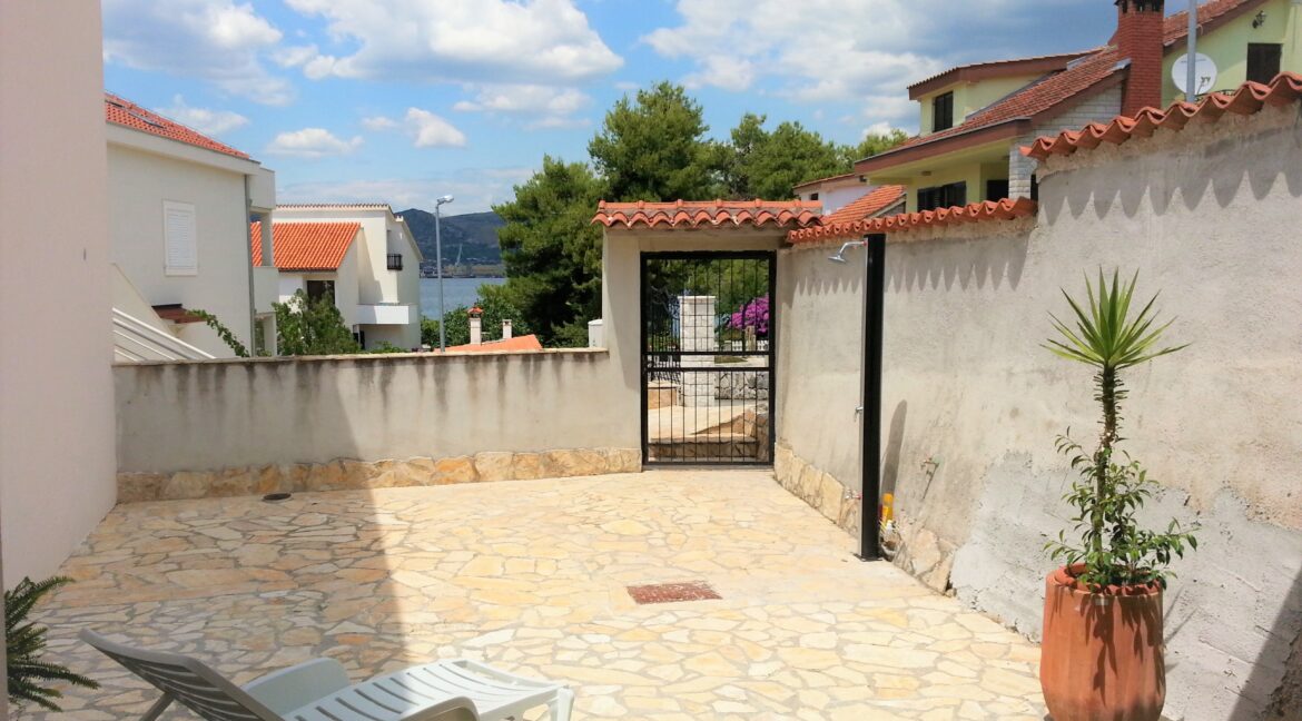 croatia-ciovo-family-home-near-sea-sale(116)
