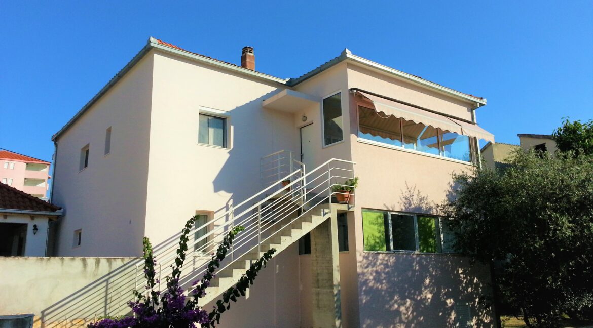croatia-ciovo-family-home-near-sea-sale(120)