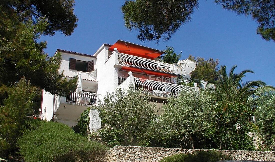 croatia-ciovo-villa-seafront-pool-sea-view-sale(102)