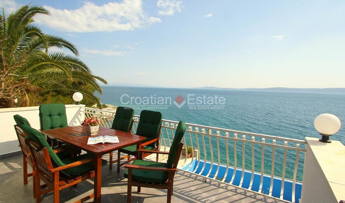 croatia-ciovo-villa-seafront-pool-sea-view-sale(103)