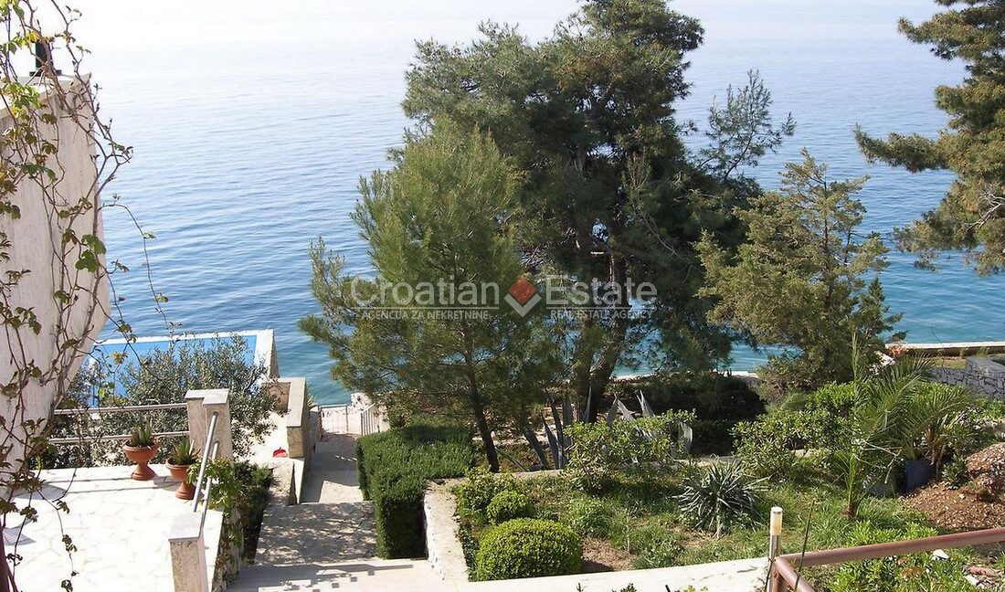croatia-ciovo-villa-seafront-pool-sea-view-sale(104)