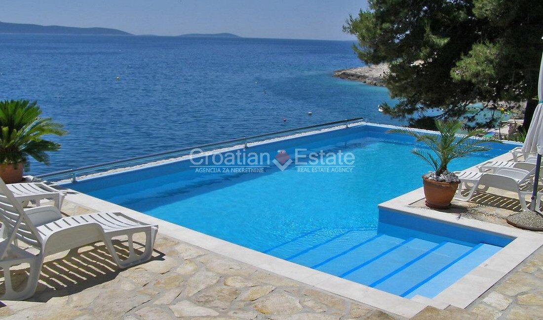 croatia-ciovo-villa-seafront-pool-sea-view-sale(105)