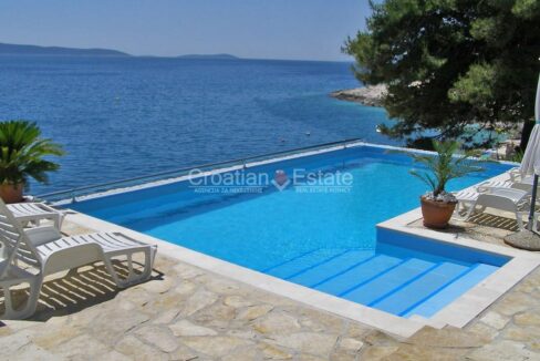 croatia-ciovo-villa-seafront-pool-sea-view-sale(105)