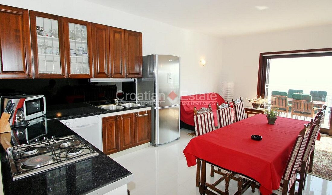 croatia-ciovo-villa-seafront-pool-sea-view-sale(107)