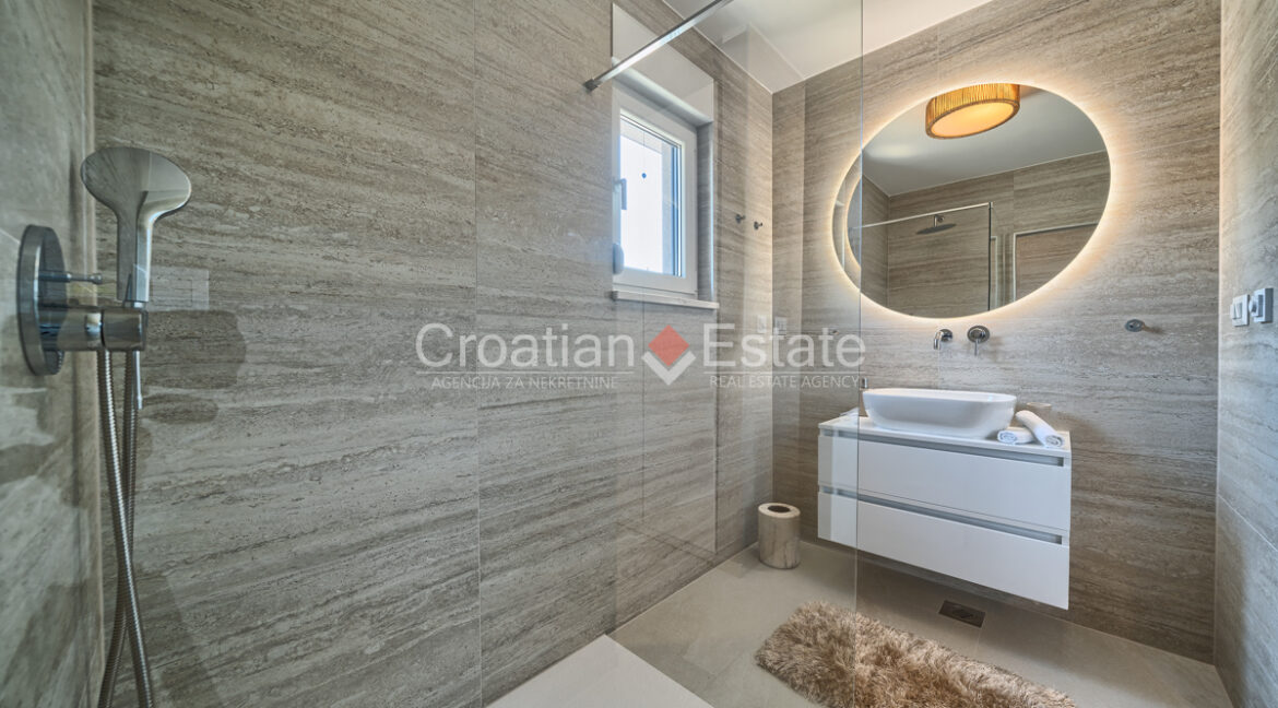croatia ciovo apartment sea view sale pool 120
